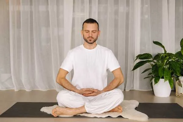 Homme en meditation